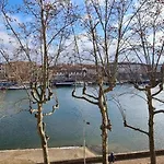 Porte Du Vieux Lyon, Vue Sur La Saone